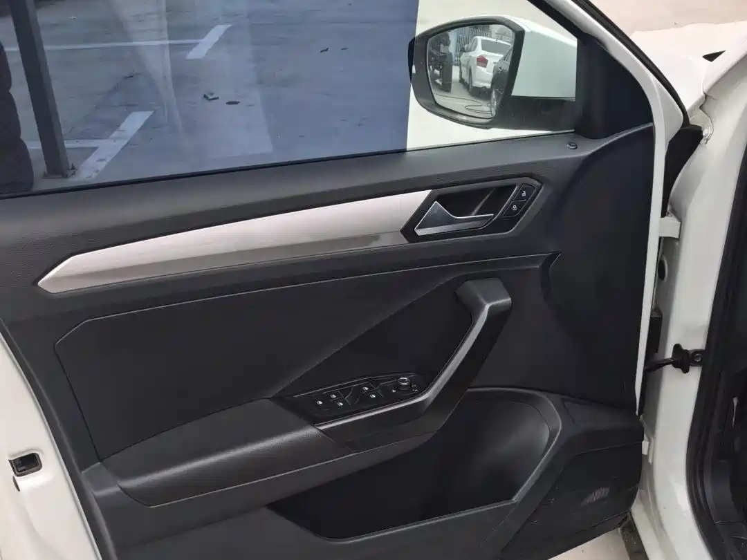 VOLKSWAGEN T ROC EXPLORING SONGS