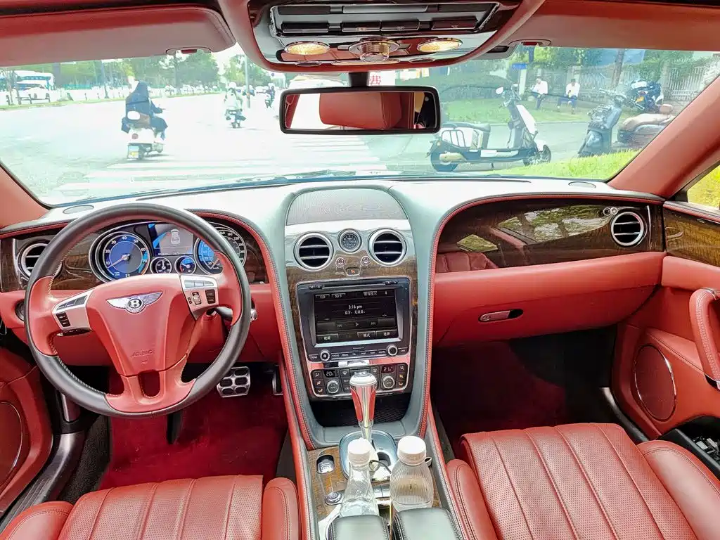 صورة 10 - Bentley Flying Spur