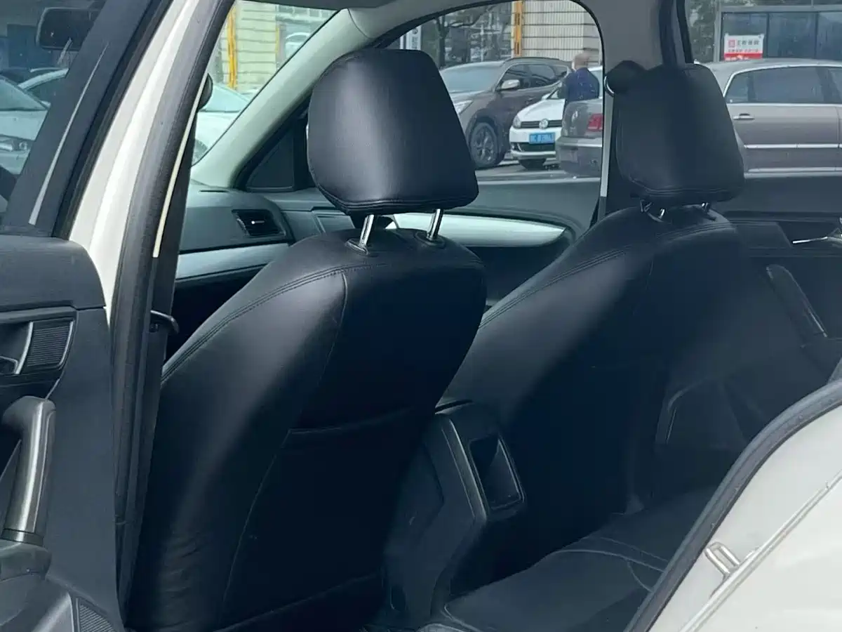 Volkswagen Lavida 2013 1.6L Automatic Trend Edition фото 3