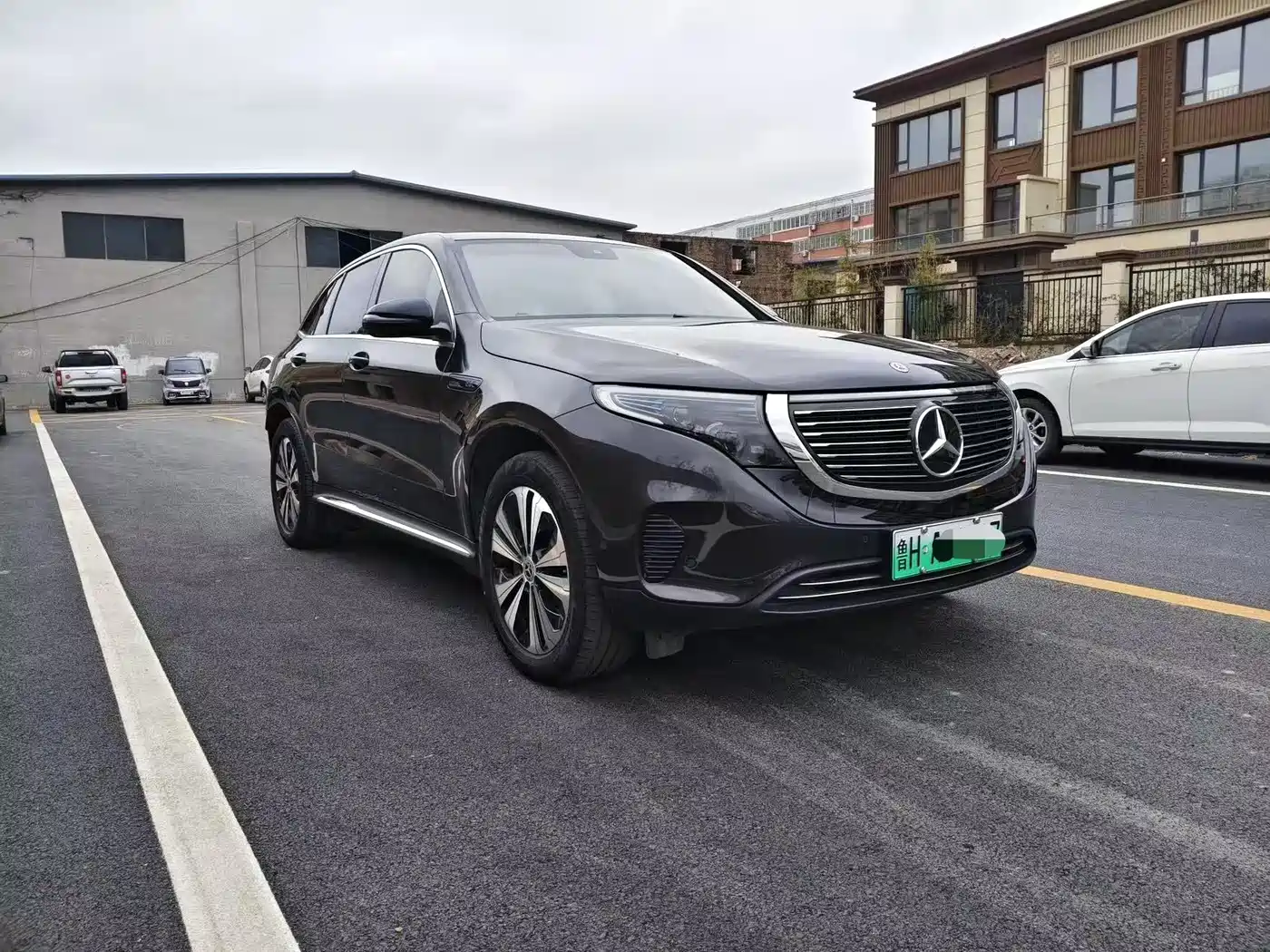 MERCEDES-BENZ EQC