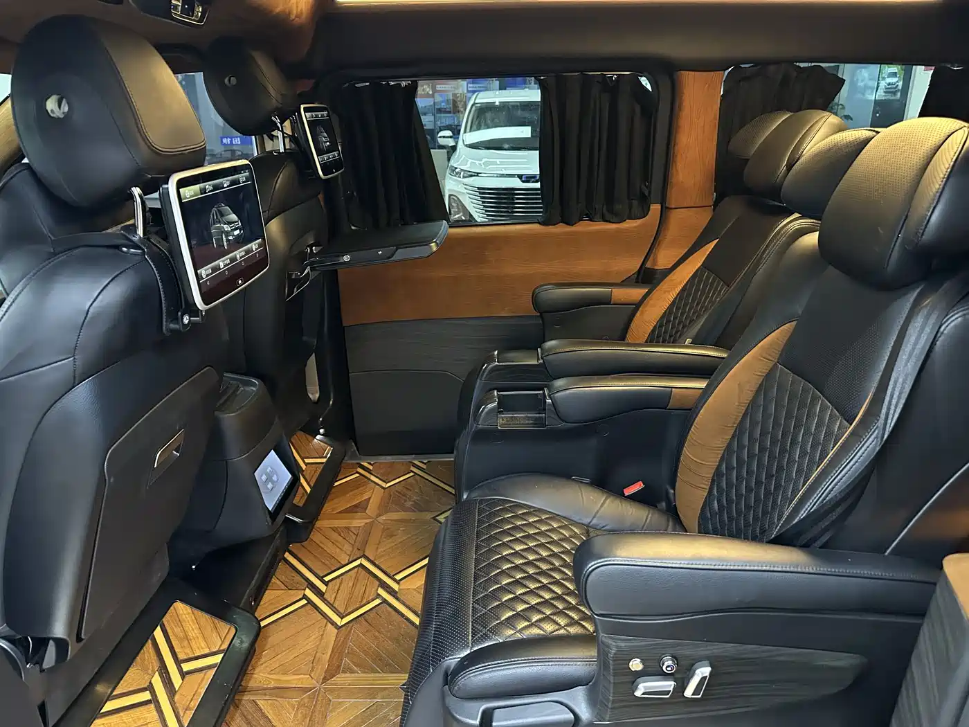 Mercedes-Benz V-Class 2018 V 260 L Premium Long Version China V фото 16