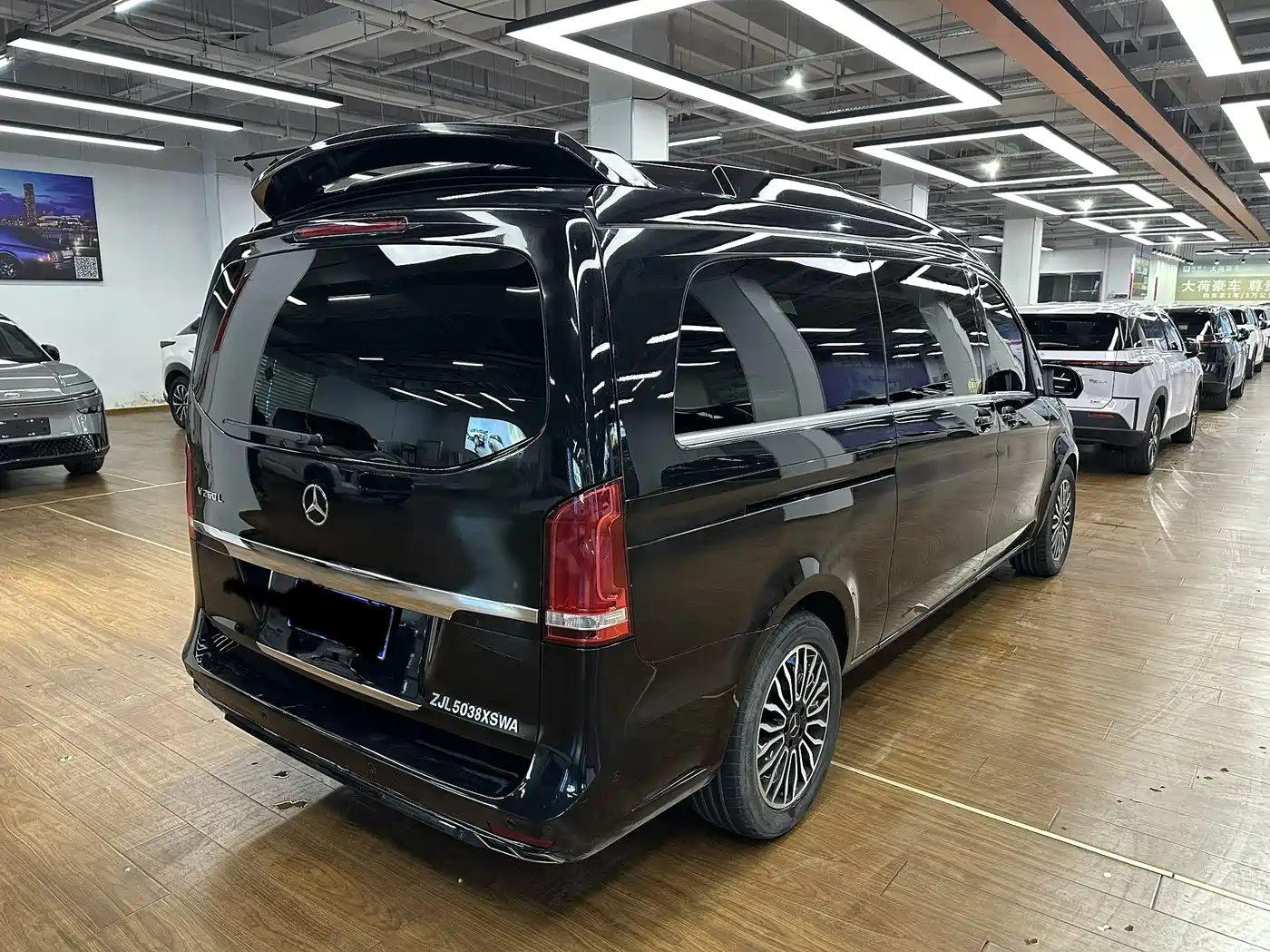 Mercedes-Benz V-Class 2018 V 260 L Premium Long Version China V фото 5