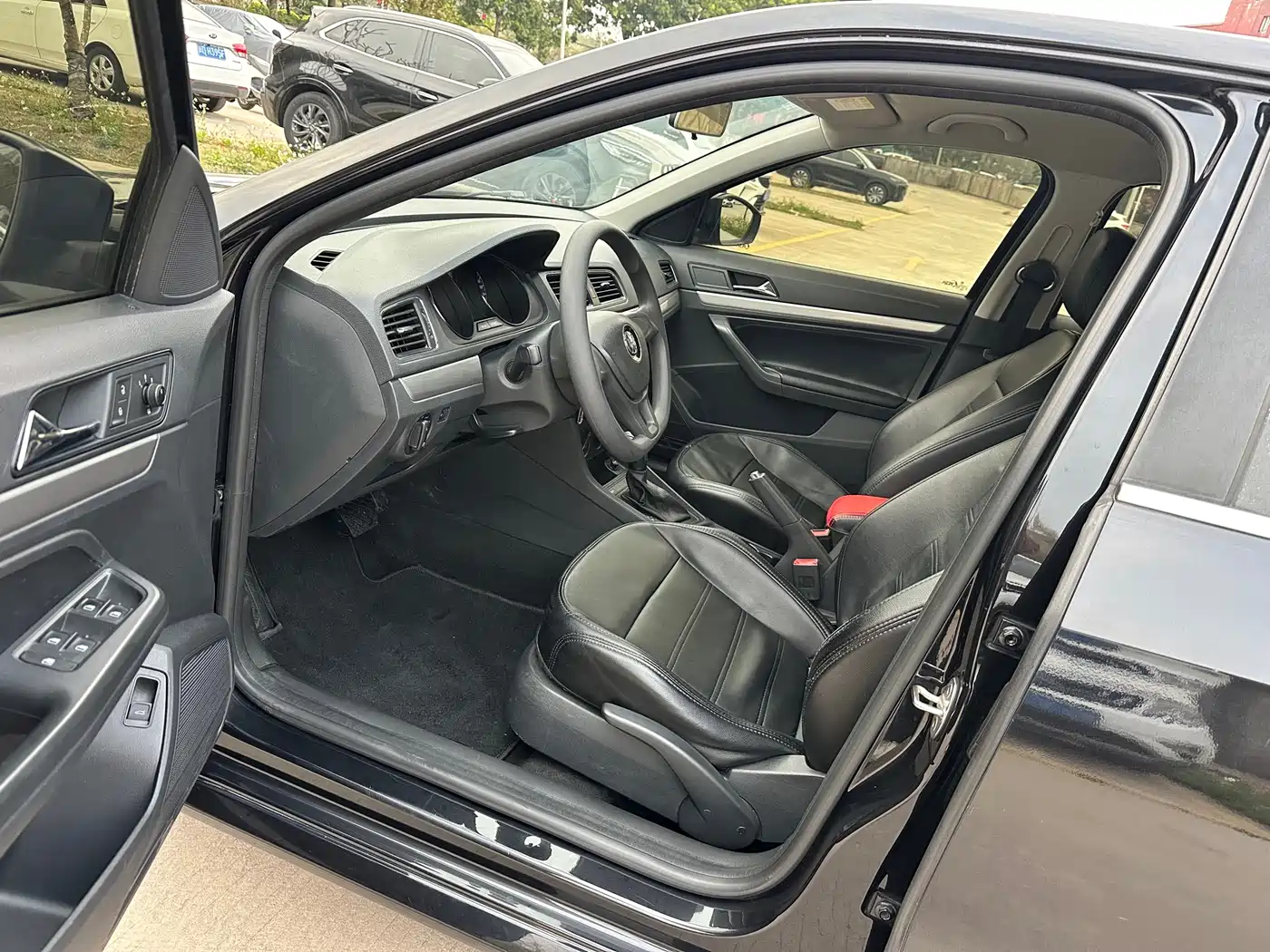 Volkswagen Lavida 2017 1.6L Automatic Trend Edition фото 8