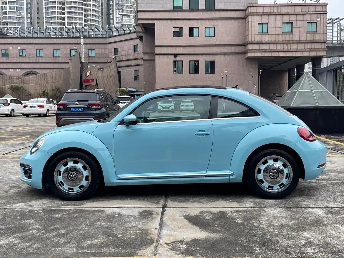 Volkswagen Beetle 2018 180TSI Trend Joy Edition фото 28