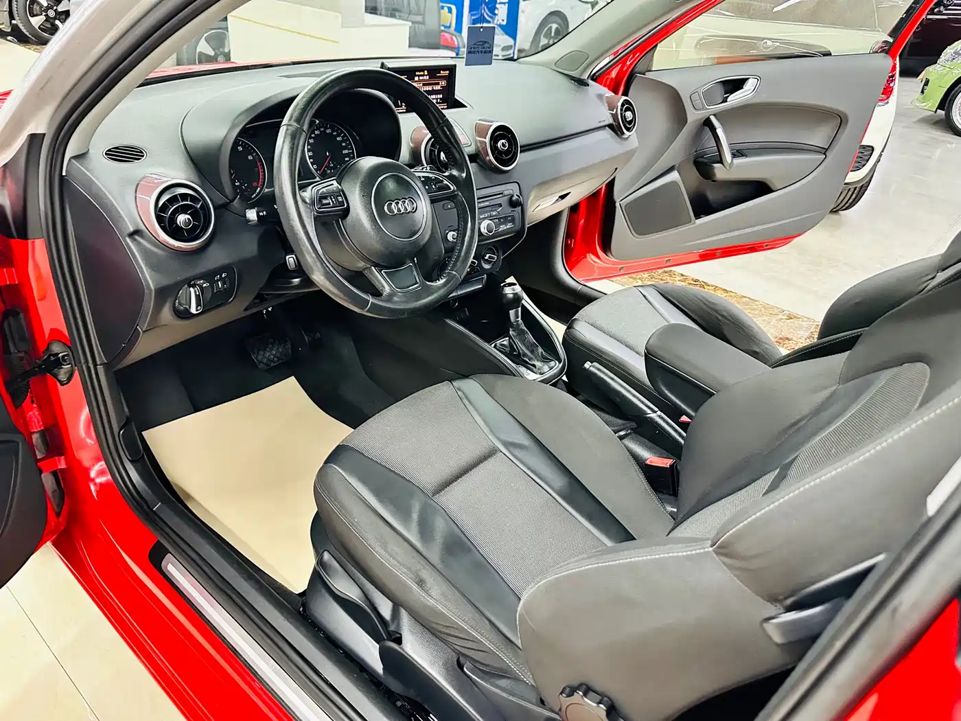 Audi A1 2012 1.4 TFSI Ego фото 20