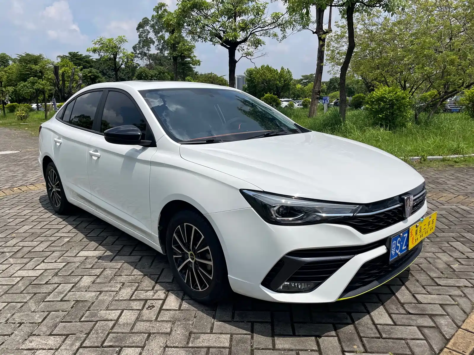 Фото 3 - Roewe i5