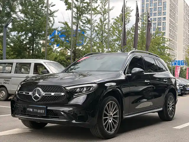 Mercedes-Benz GLC 2023 GLC 260 L 4MATIC Luxury 5-Seater — фото 3