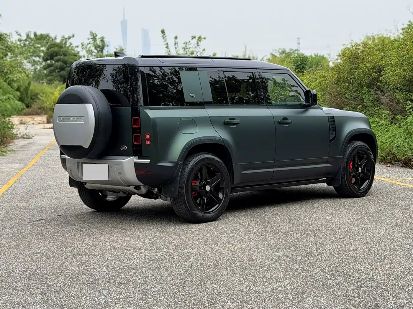 Land Rover Defender 2020 Model 110 P400 HSE фото 10