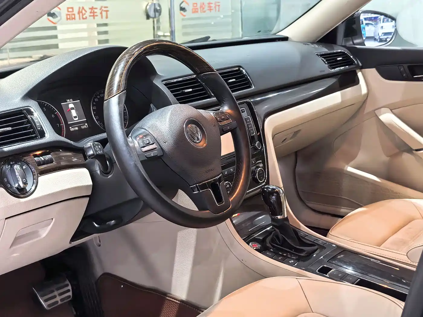 Фото 8 - Volkswagen Passat