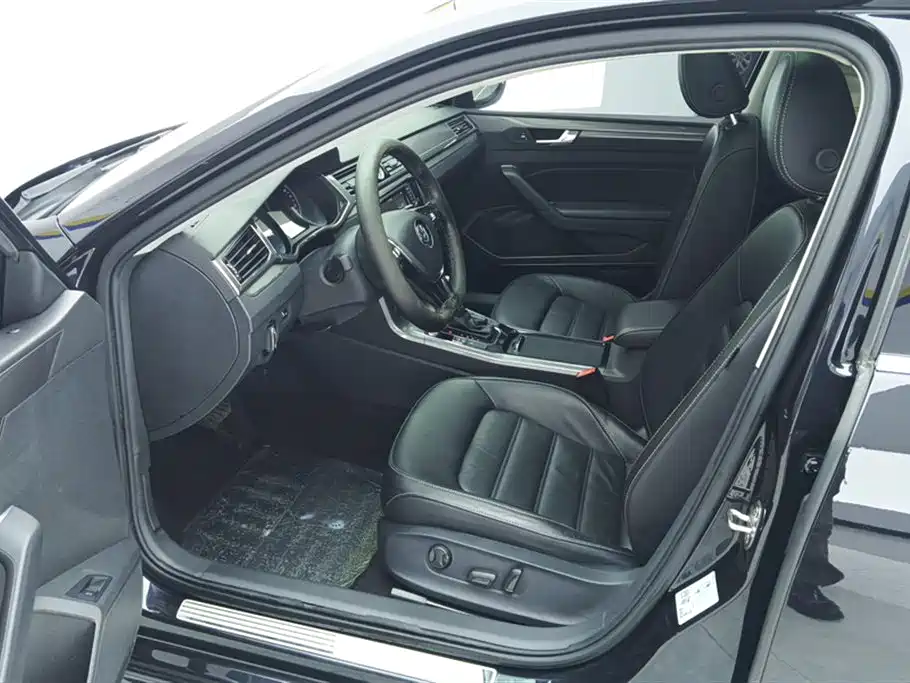Volkswagen Passat 2017 330TSI DSG Prestige фото 9