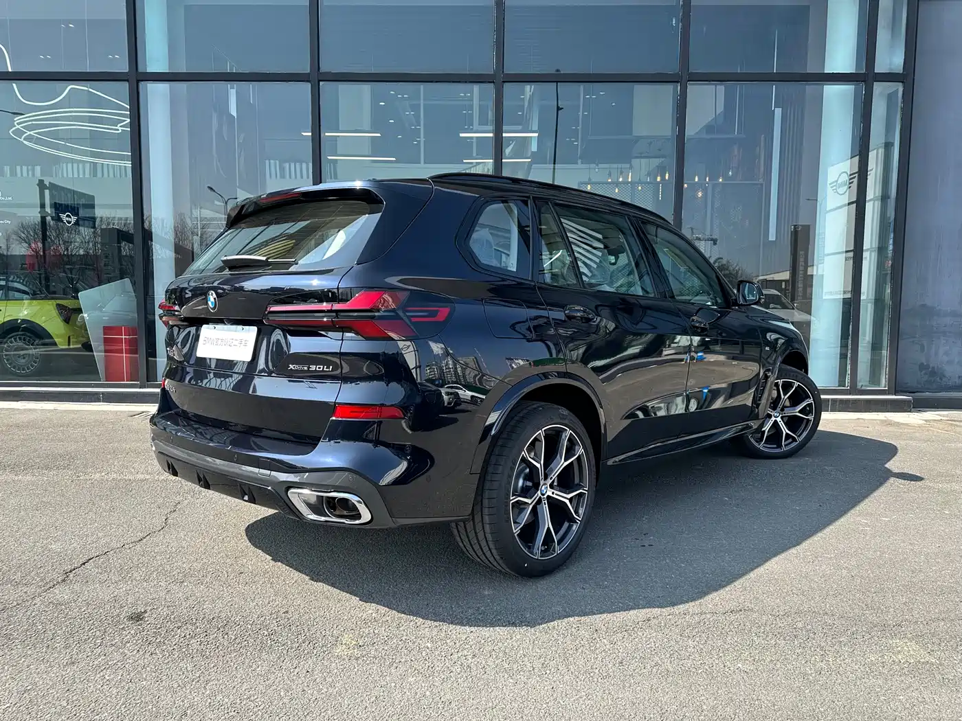 BMW X5 2025 Model xDrive 30Li Exclusive M Sport Blackout Package фото 4