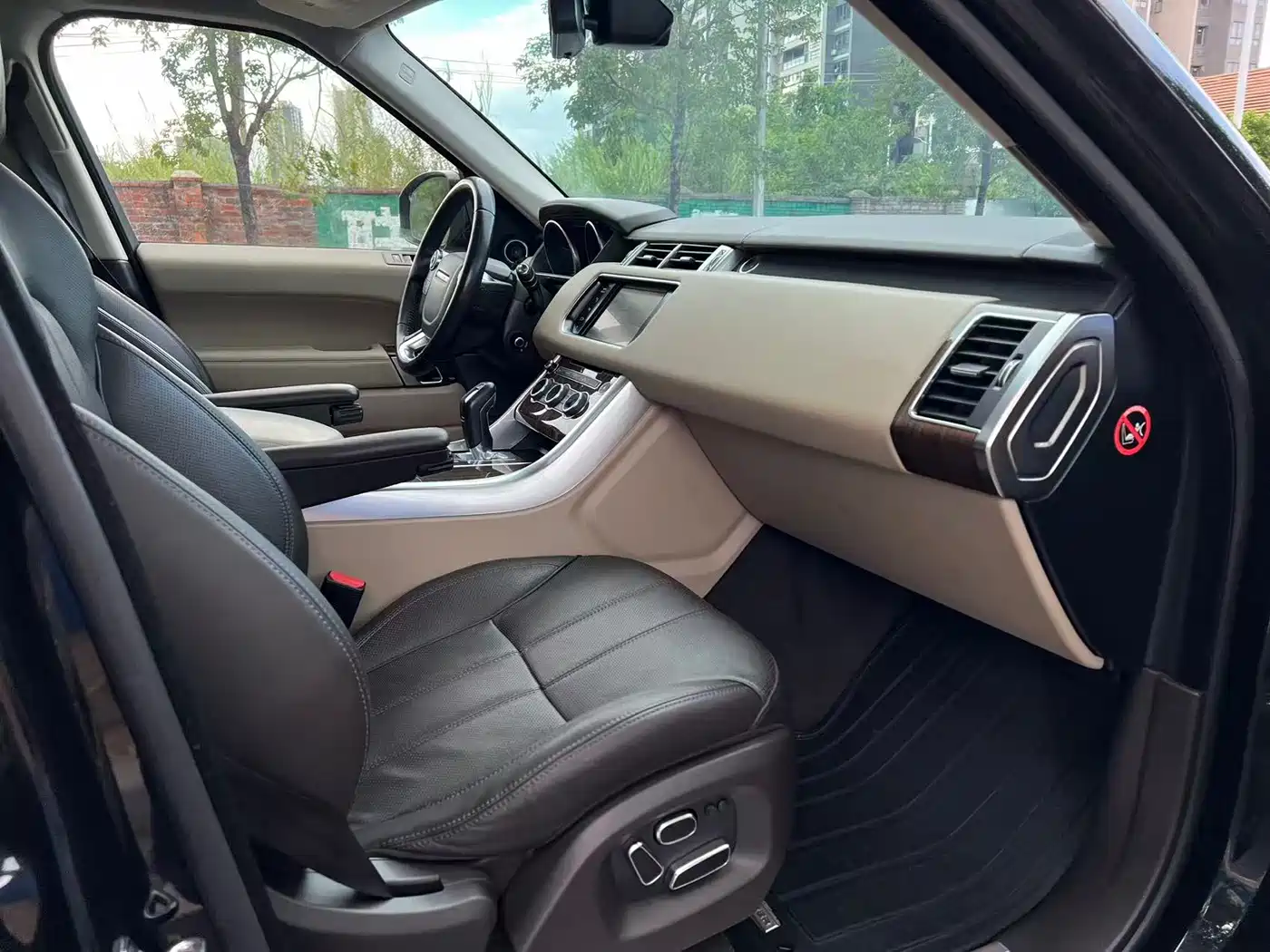 Land Rover Range Rover Sport фото 14