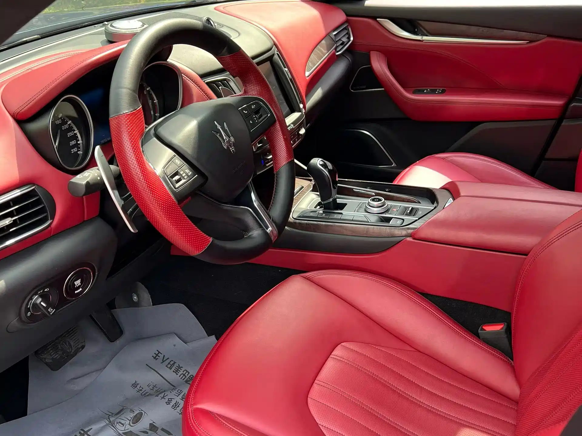 Фото 6 - Maserati Levante