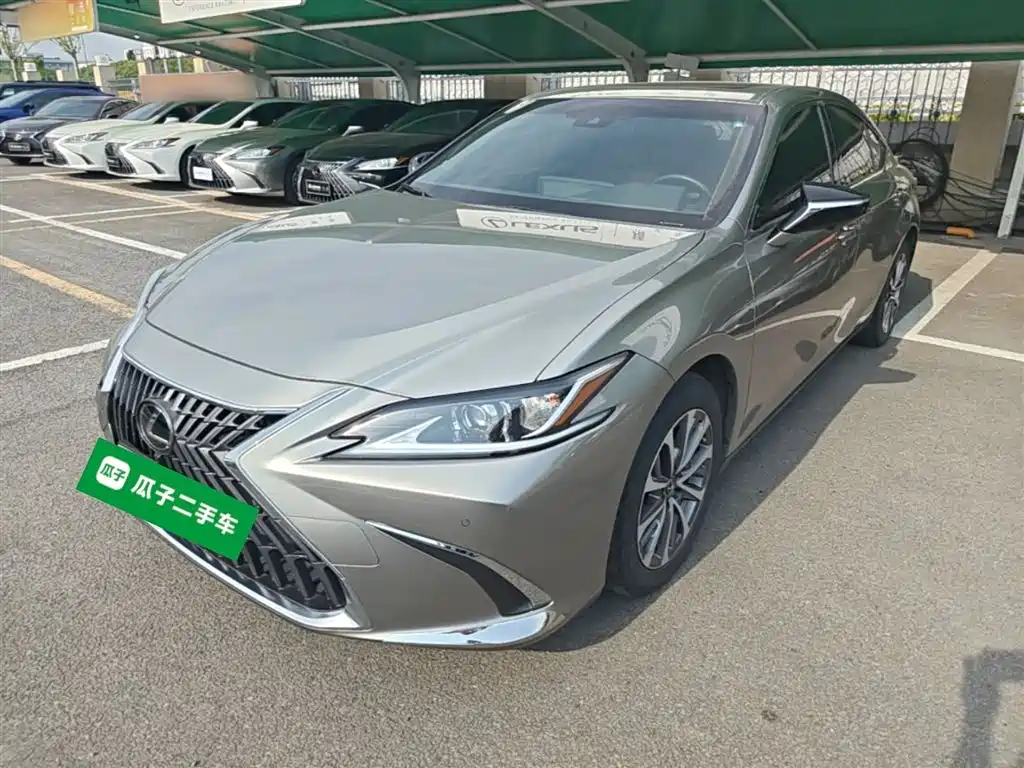 Lexus ES 2022 300h Excellence Edition