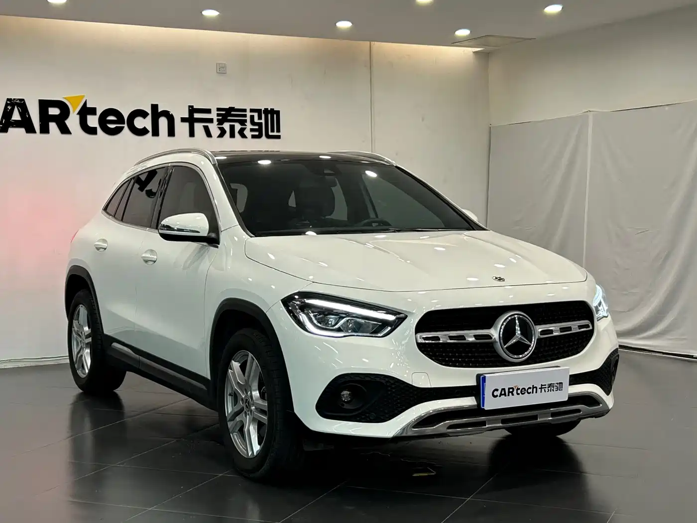 MERCEDES-BENZ GLA