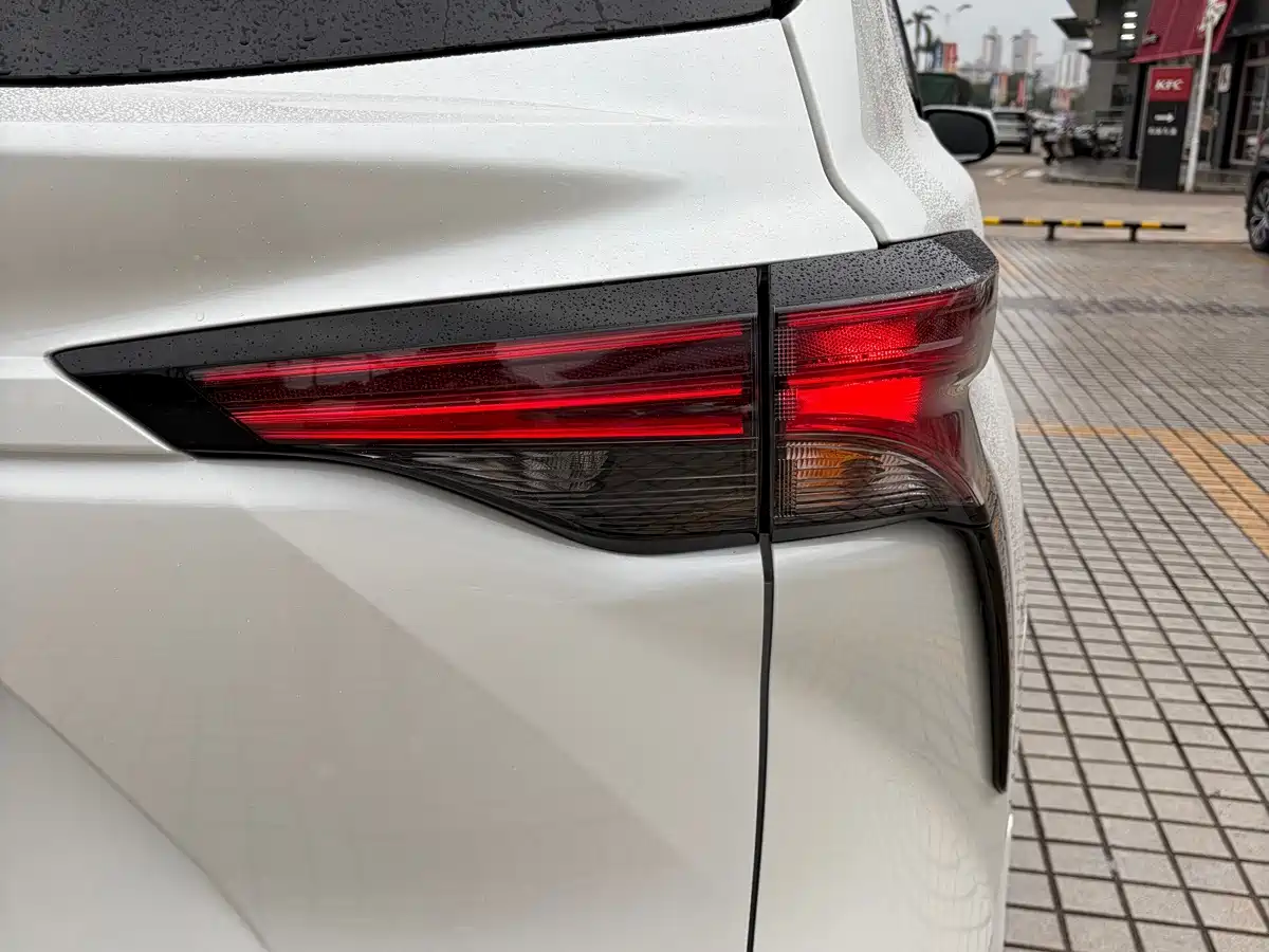 Фото 34 - Toyota Granvia