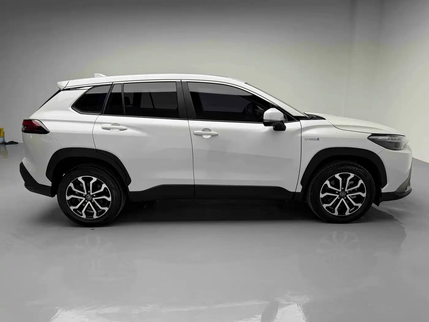 Toyota Frontlander 2023 2.0L Smart Hybrid Dual Engine Luxury Edition фото 12