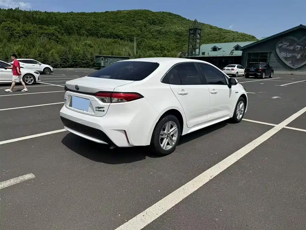 Toyota Levin 2021 Dual Hybrid 1.8H E-CVT Leading Edition фото 4