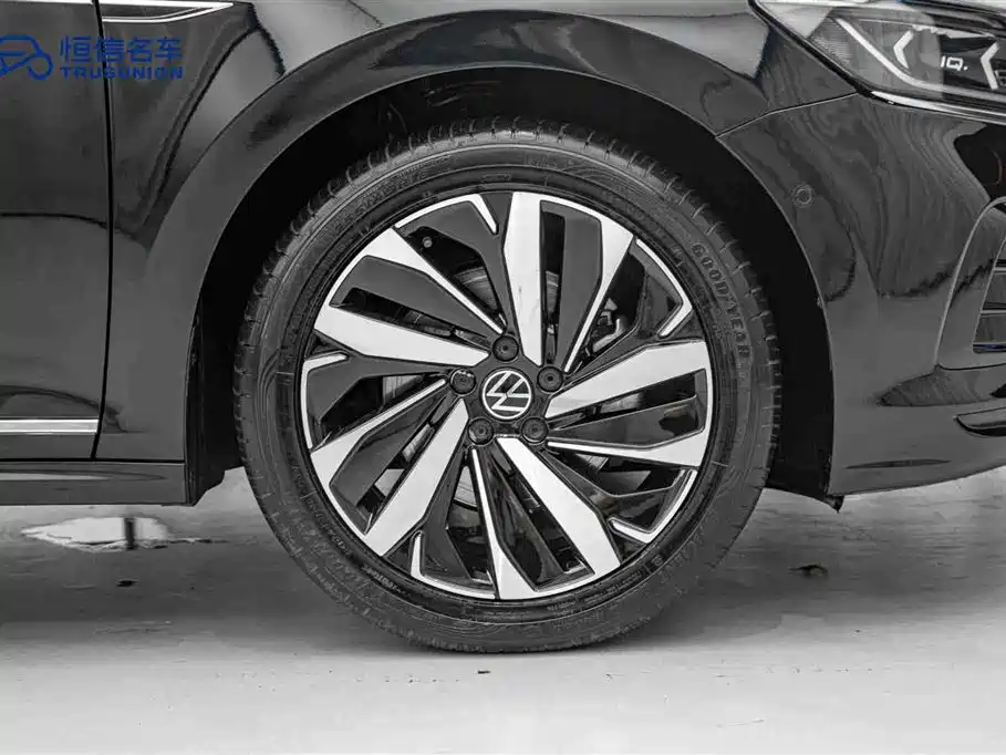 Volkswagen Passat 2022 330TSI Luxury Edition фото 11