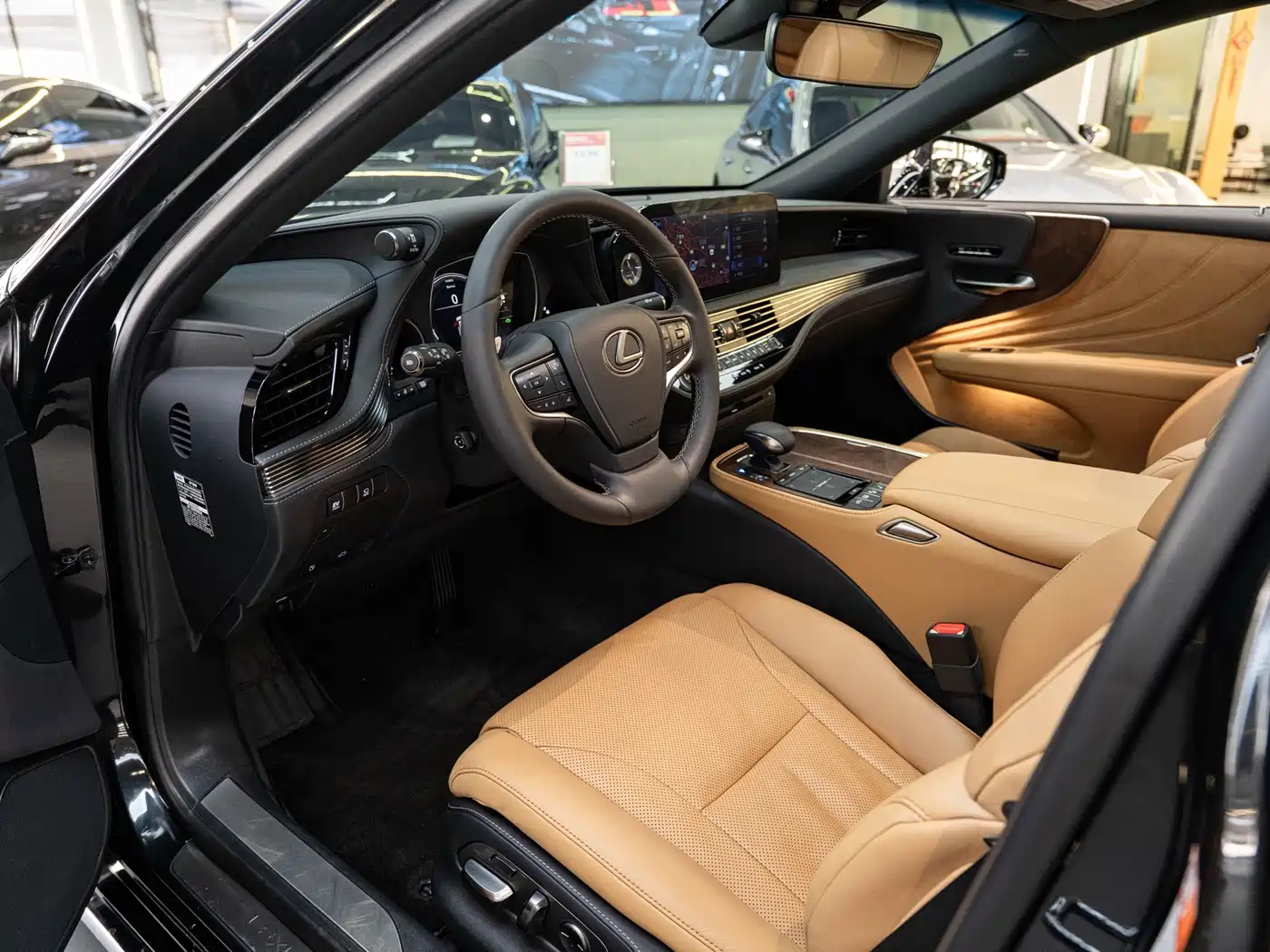 Lexus LS 2021 500h Excellence Edition фото 9
