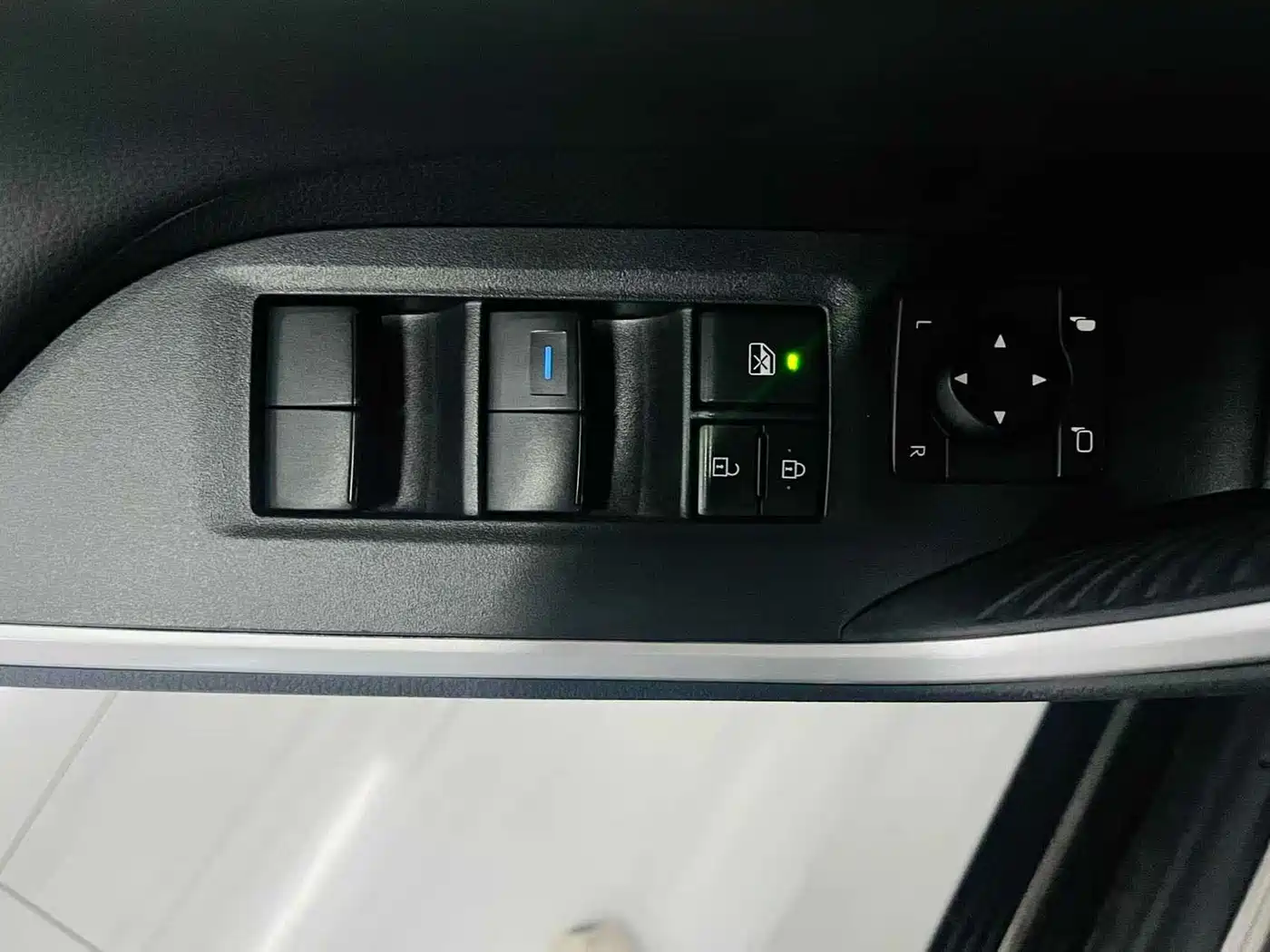 Toyota RAV4 Rongfang 2021 Hybrid 2.5L E-CVT AWD Elite PLUS Edition фото 11