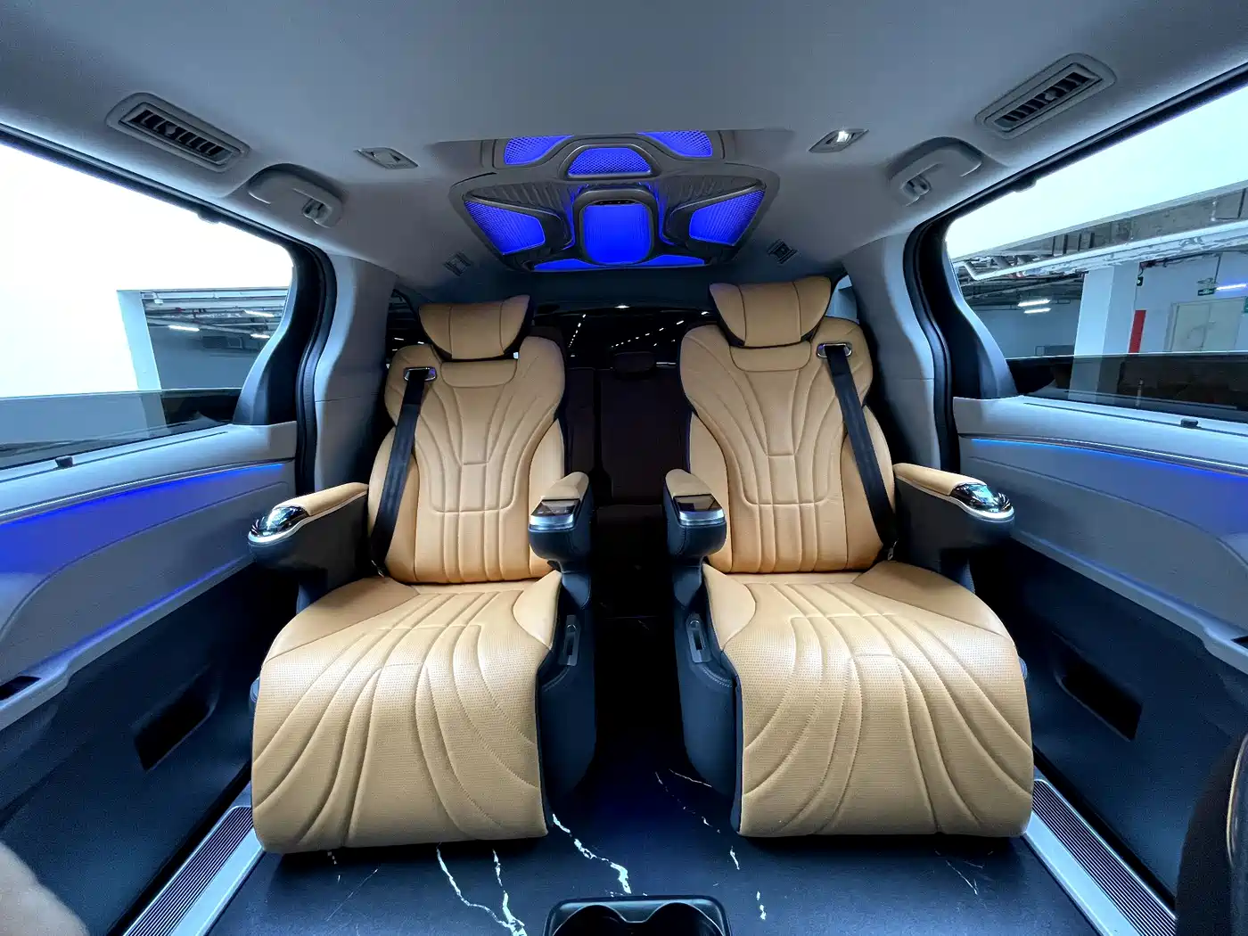 Toyota Sienna 2024 2.5L Hybrid Comfort Edition фото 11
