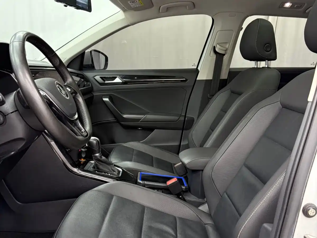 Volkswagen T-ROC 2021 280TSI DSG 2WD Comfort Smart Connect 30th Anniversary Edition фото 11