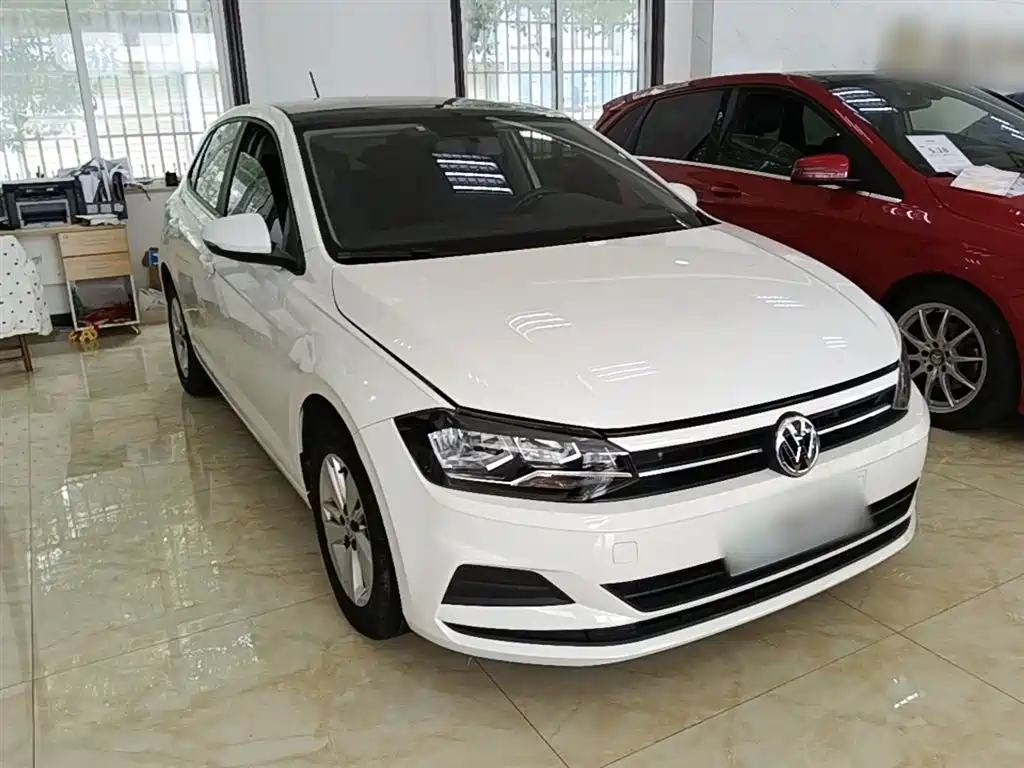 VOLKSWAGEN POLO