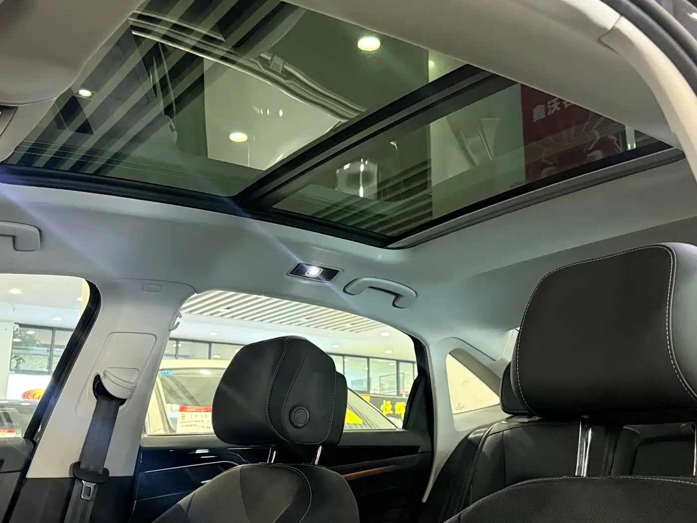 Volkswagen Passat 2025 Outstanding 380TSI Dragon Glory Edition фото 17