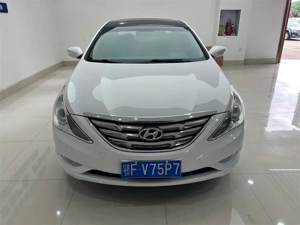 Hyundai Sonata 2011 2.0L Automatic Fashion фото 2