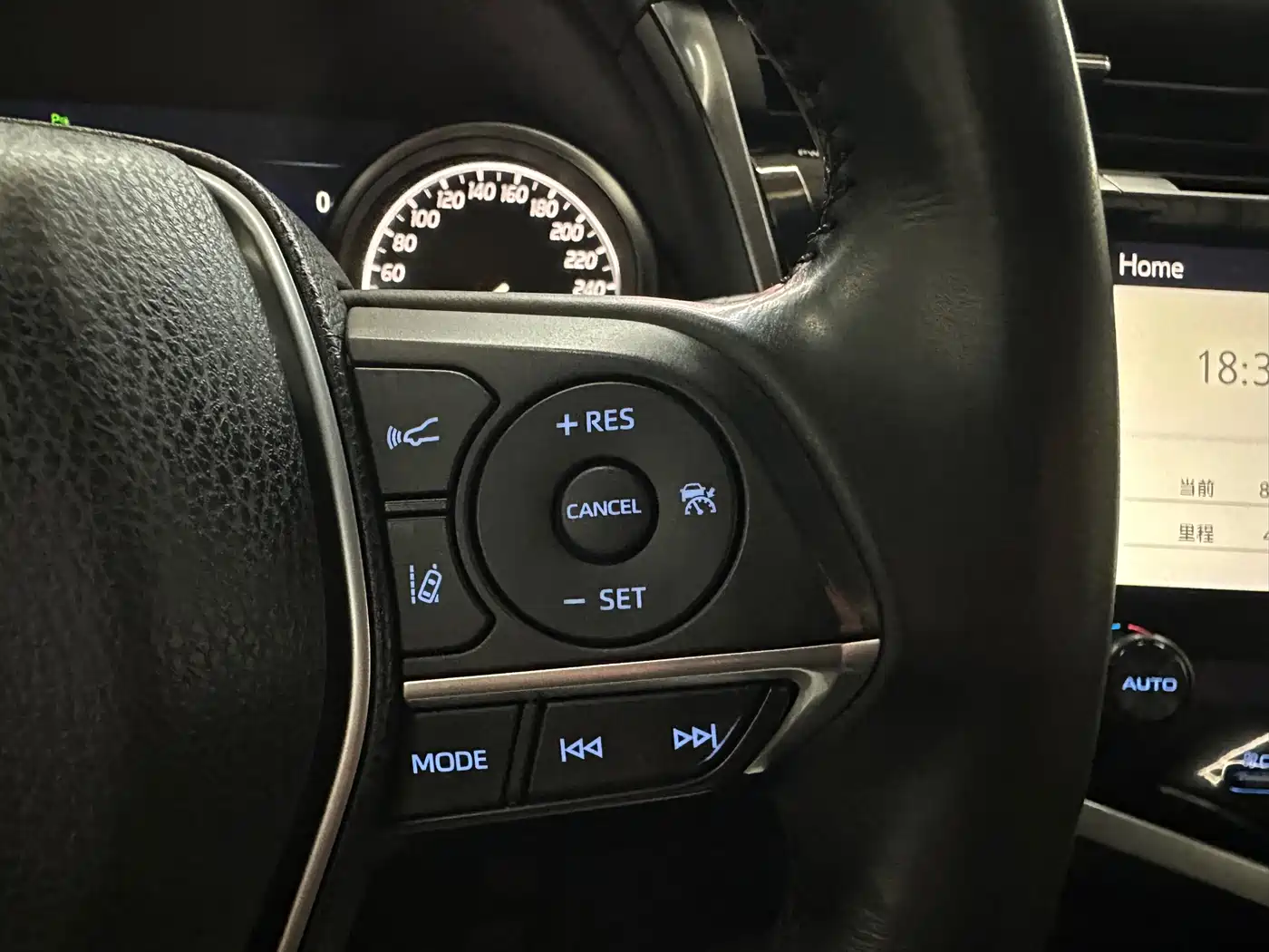 Toyota Camry 2018 2.5G Luxury Edition фото 14