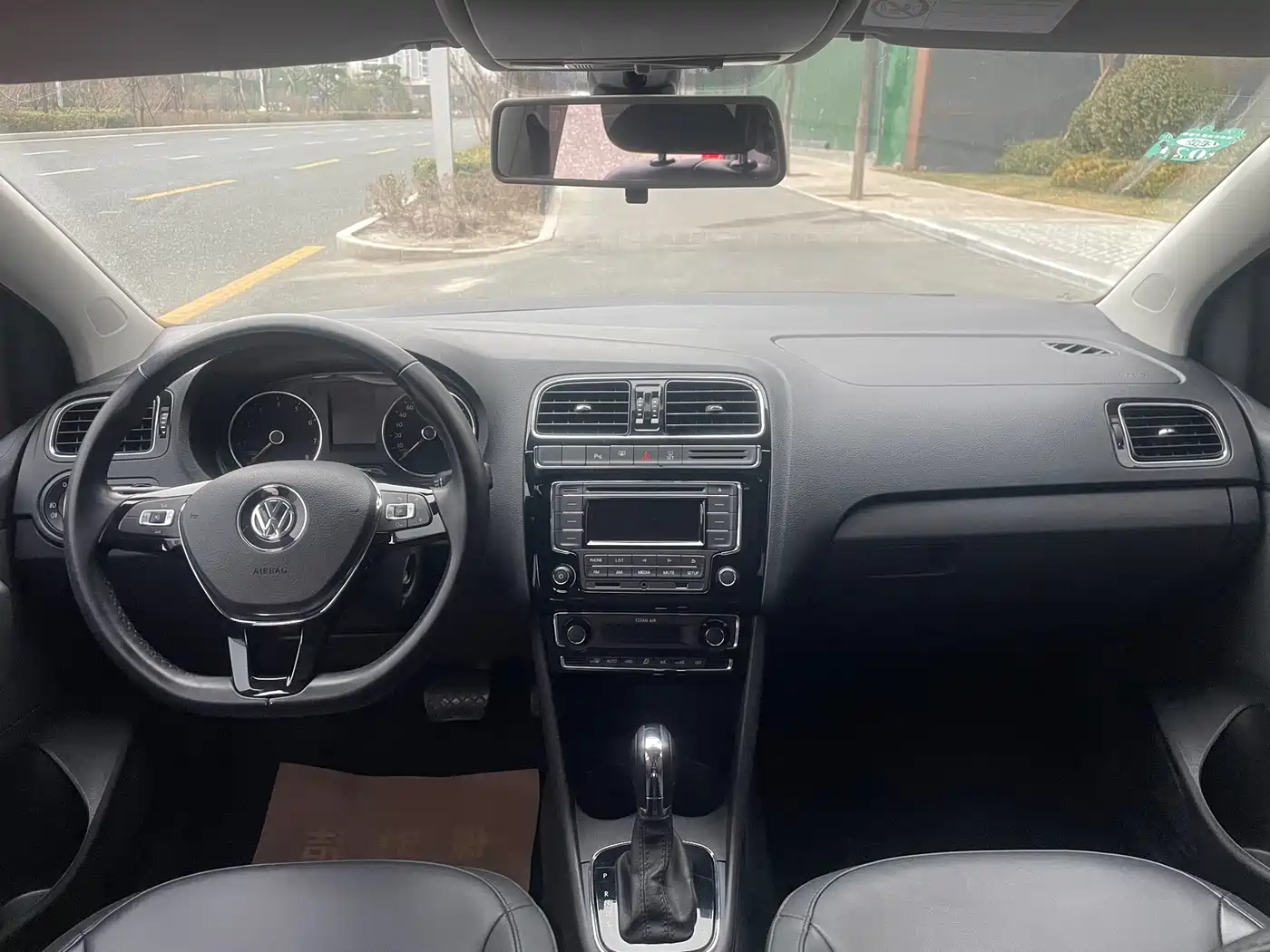 Volkswagen Polo 2016 1.6L Automatic Luxury фото 7