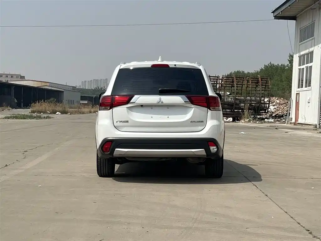 MITSUBISHI OUTLANDER