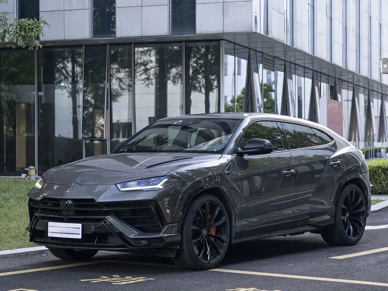 Фото 1 - Lamborghini Urus