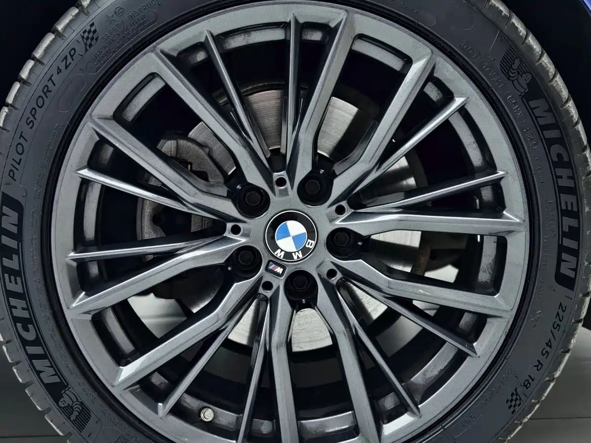 BMW 3 Series 2021 325i M Sport Night Edition фото 3