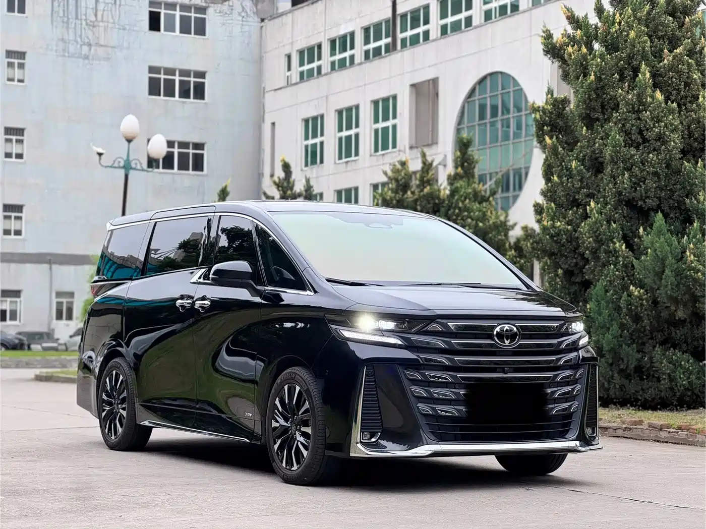 Toyota Vellfire 2024 Crown Hybrid 2.5L Executive Premium Edition фото 3
