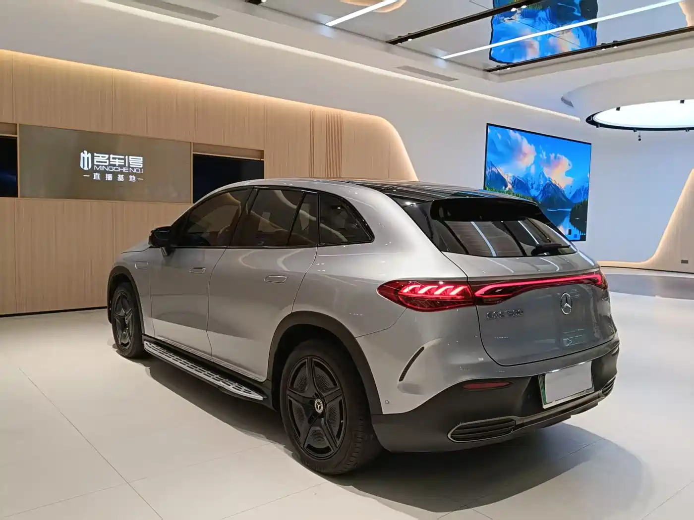 MERCEDES-BENZ EQE SUV