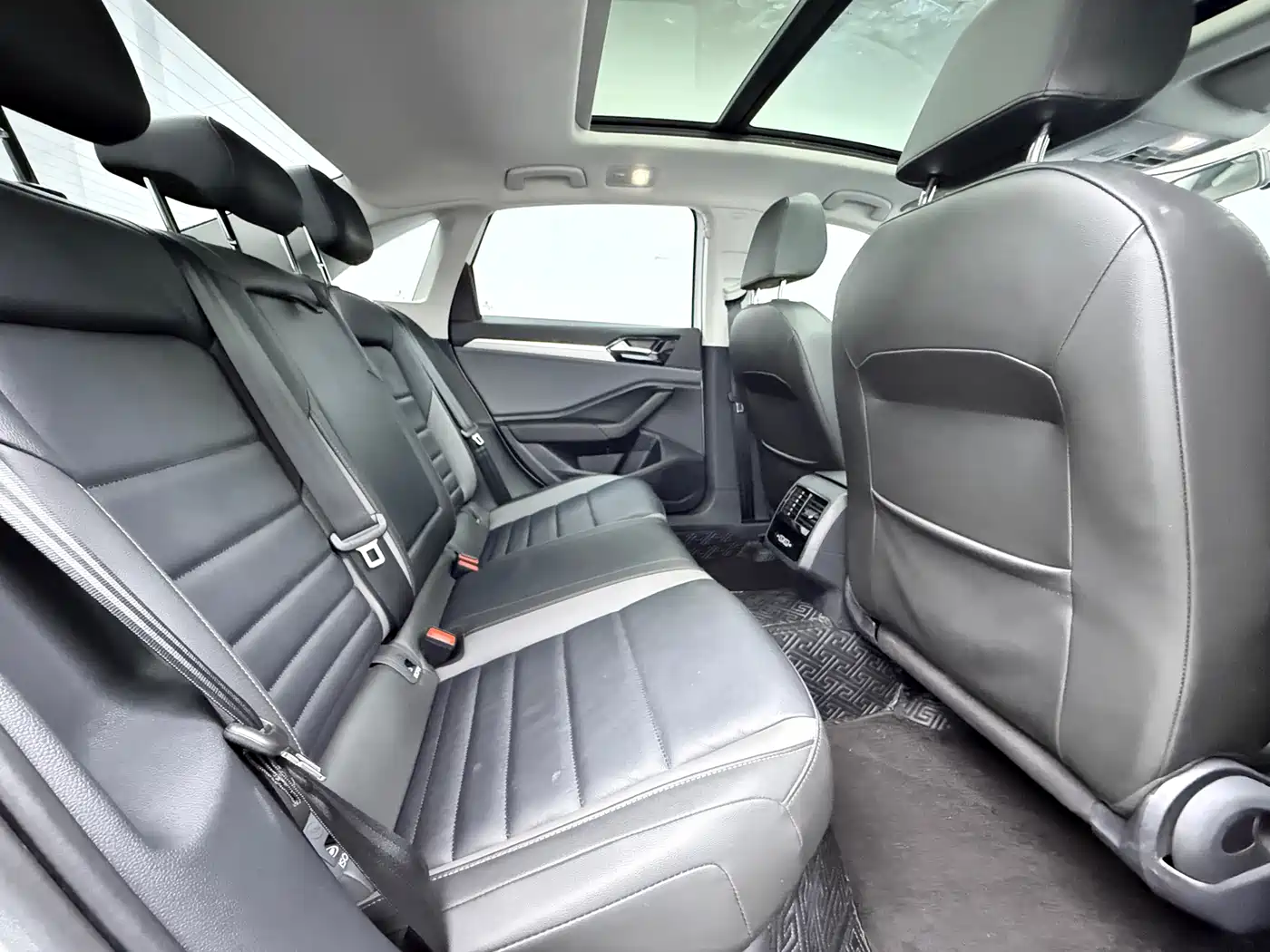 Volkswagen Sagitar 2021 280TSI DSG Surpassing Edition фото 9