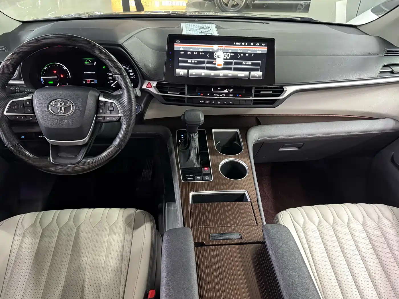Toyota Sienna 2023 2.5L Hybrid Comfort Edition фото 11