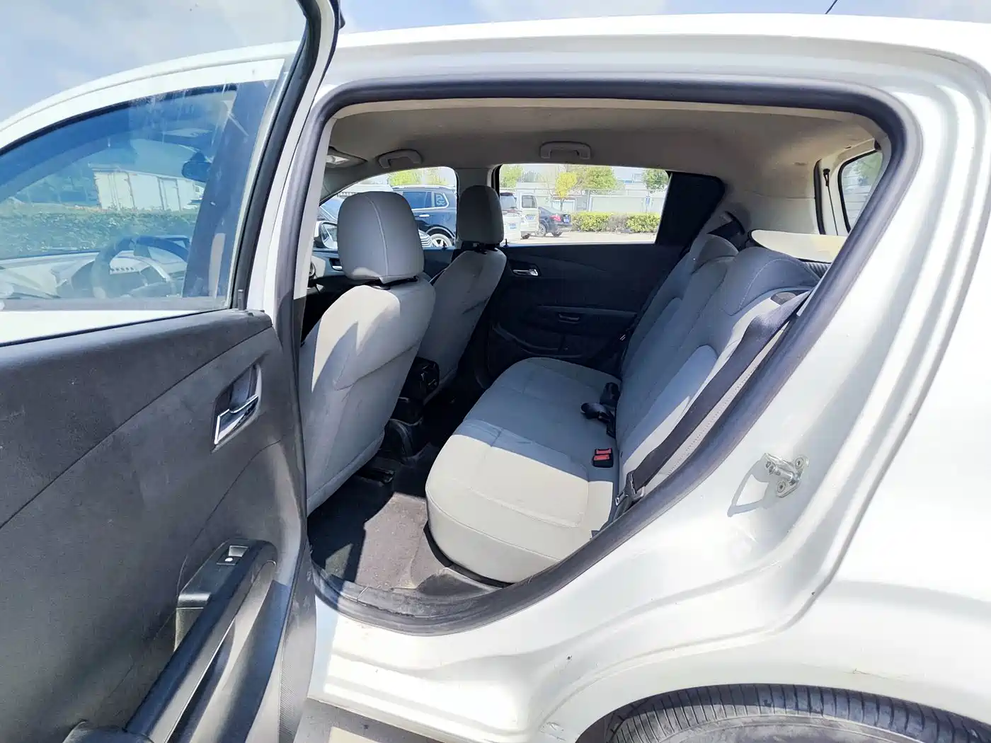 Chevrolet Aveo 2014 2014 Sedan 1.4SE MT Joy Edition