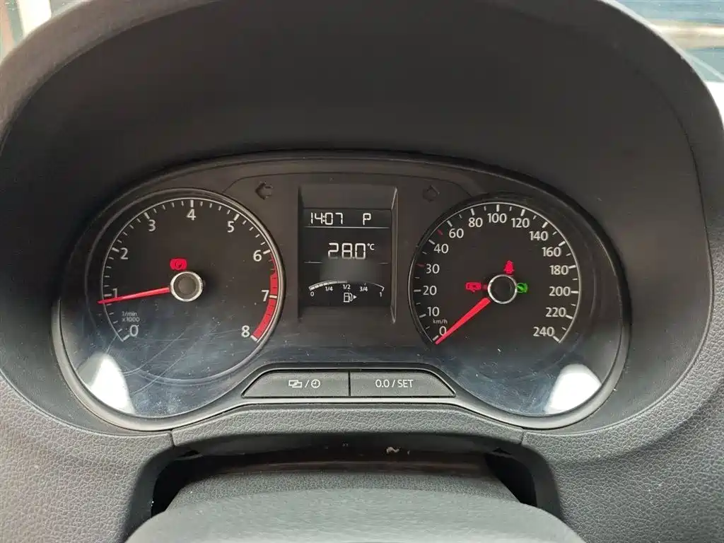 Volkswagen Polo 2016 1.4L Automatic Trend фото 4
