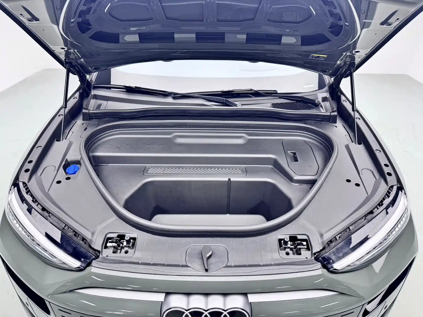 Audi Q6L e-tron 2025 Model Pioneer Edition фото 6