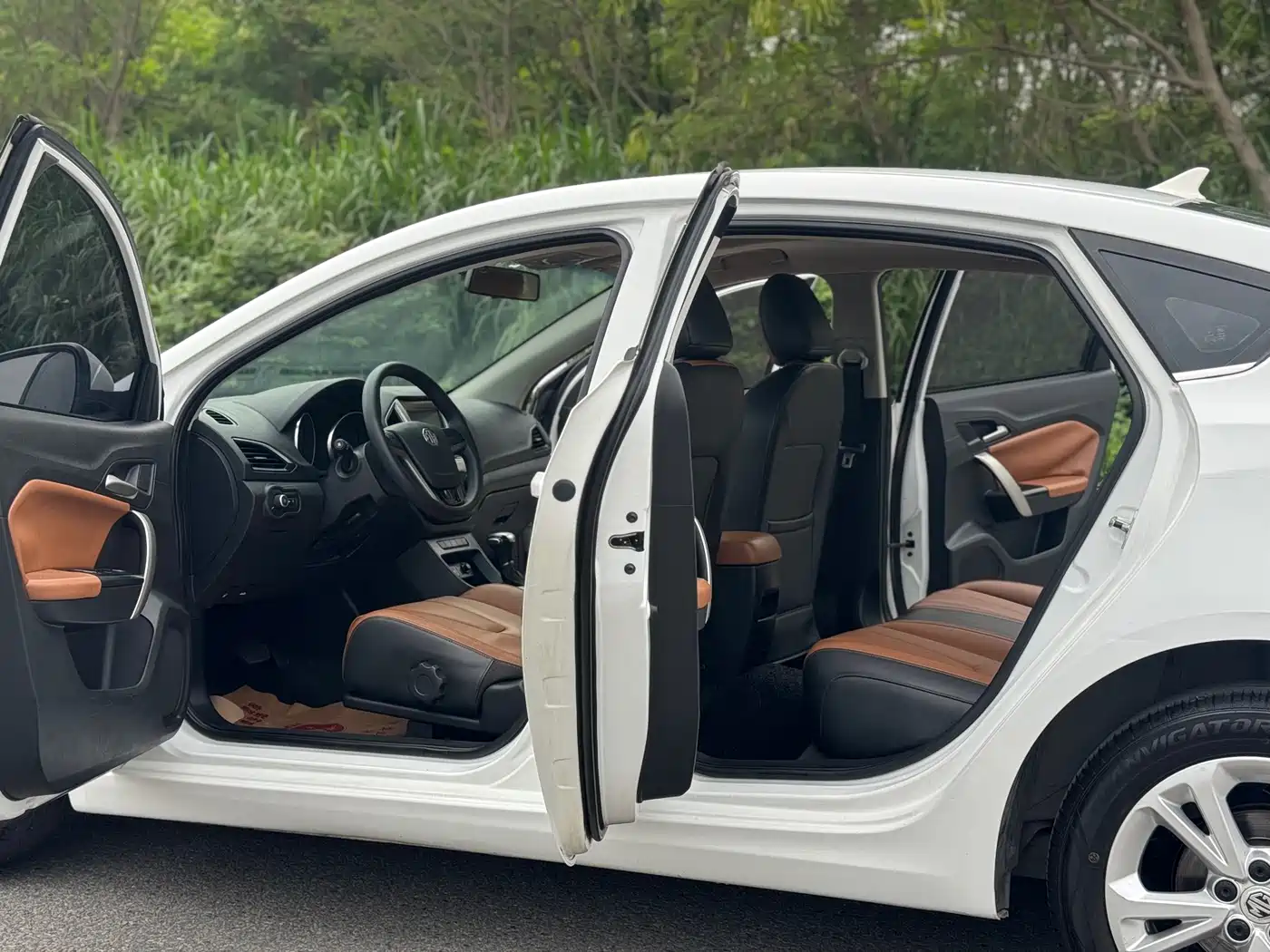 MG GT 2018 2016 Model 1.5L Automatic Premium Luxury Edition