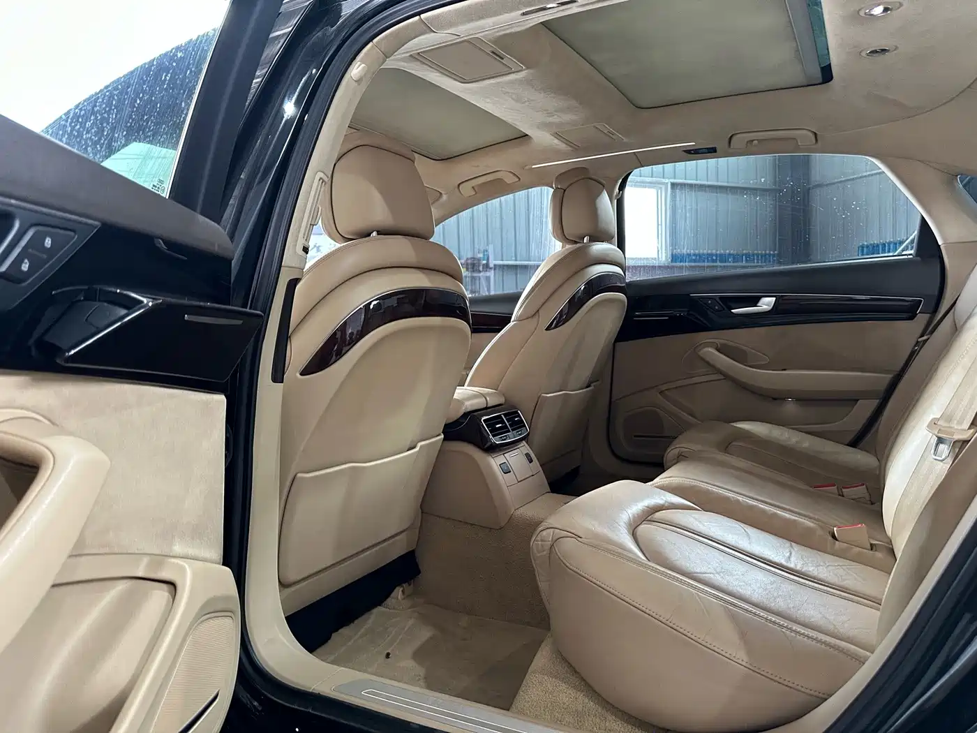 Audi A8 2011 2011 A8L 3.0 TFSI quattro Comfort (213kW)