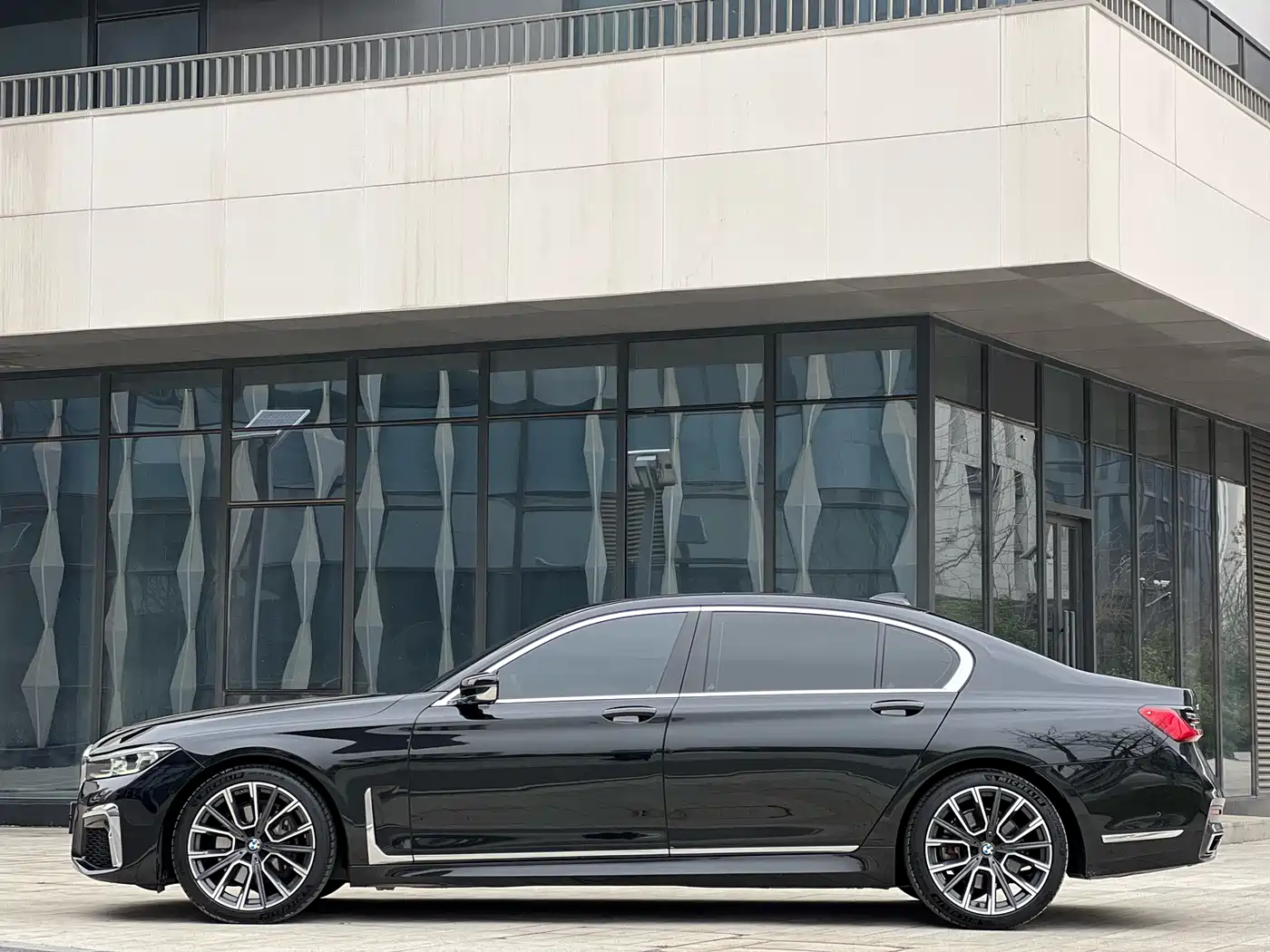 BMW 7 Series 2019 740Li Leading M Sport Package фото 3