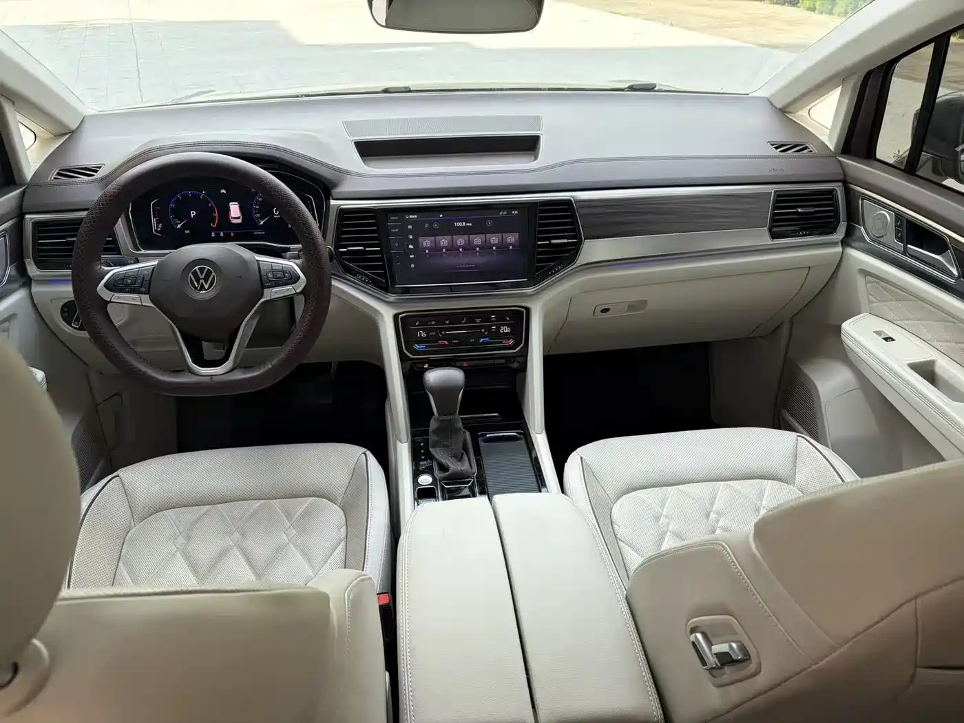 Volkswagen Viloran 2020 380TSI Premium фото 6