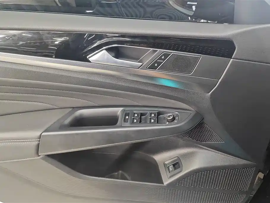 Volkswagen Passat 2024 330TSI Starlight Elite Edition фото 7