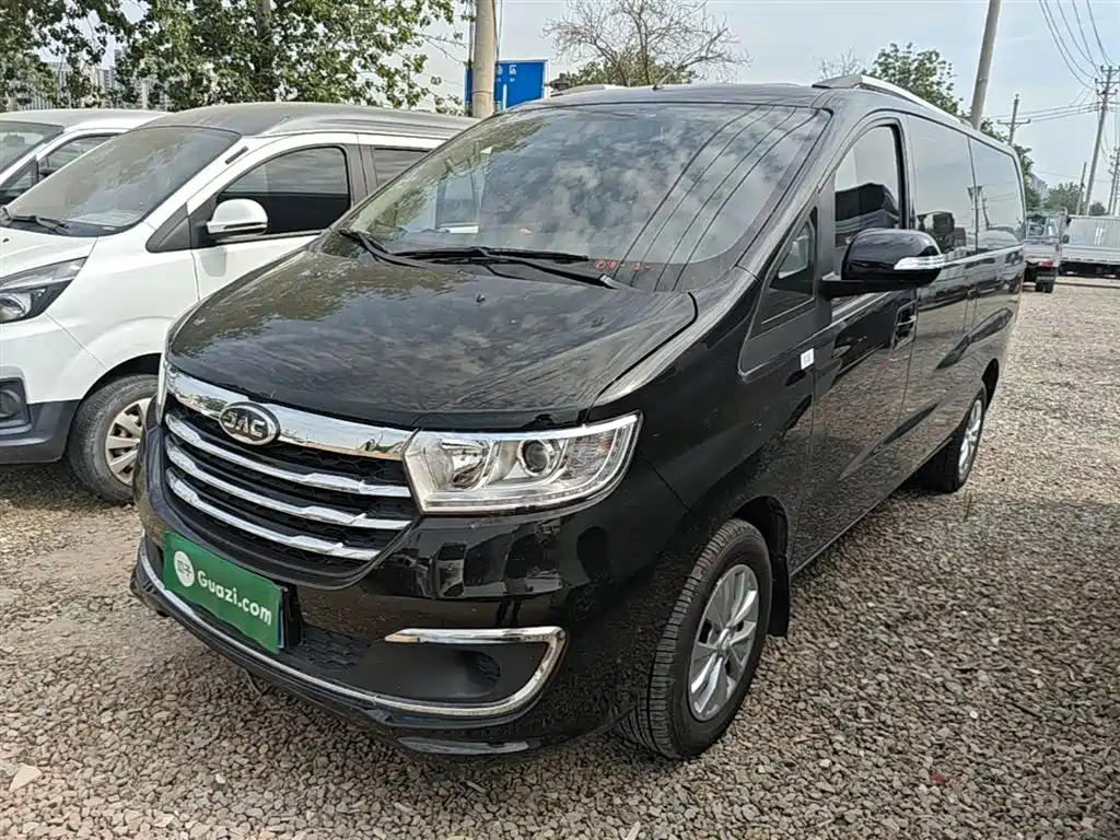 JAC Refine M3 2023 PLUS 1.8L Comfort 7/8-seater
