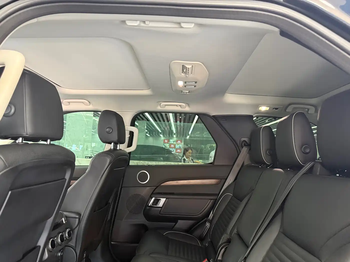 Land Rover Discovery 2018 3.0 SC V6 HSE фото 24