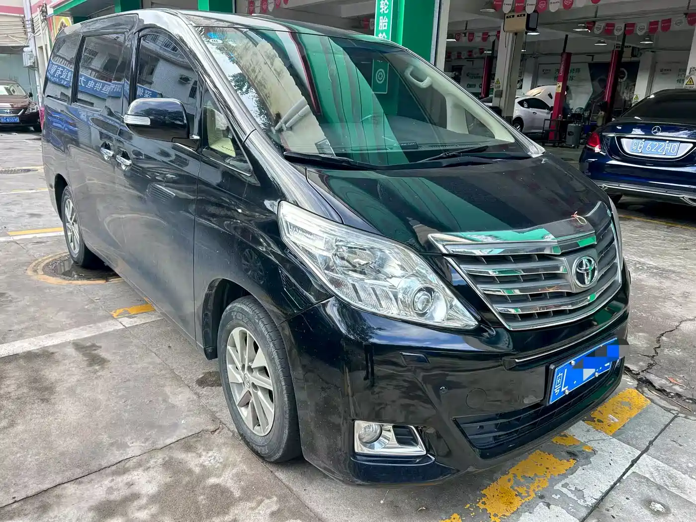 Toyota Alphard 2011 3.5L Luxury Edition фото 2